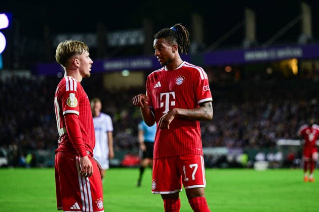 02.09.2026, Fussball, DFB-Pokal, VfL Osnabrück - FC Bayern München, Lennart Karl (FC Bayern München), Michael Olise (FC Bayern München) besprechen sich xRHR-FOTO DEx Copyright: TeresaxKroeger RHR-FOTOx RHR-FOTO DE