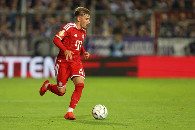 Lennart Karl (FC Bayern Muenchen) in Aktion, am Ball, Einzelaktion waehrend des DFB-Pokal Spiels zwichen VfL Osnabrueck v FC Bayern Muenchen, Bremer Bruecke am 02. September 2026 in Osnabrueck, Deutschland. (Foto von Oliver Kaelke DeFodi Images) +++ Lennart Karl (FC Bayern Muenchen) controls the ball during the DFB-Pokal match between VfL Osnabrueck v FC Bayern Muenchen at Bremer Bruecke on September 2, 2026 in Osnabrueck, Germany. (Photo by Oliver Kaelke DeFodi Images) (Photo by Oliver Kaelke DeFodi Images) -