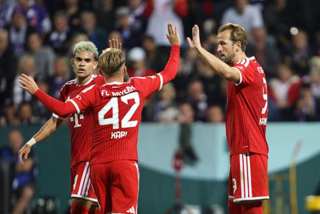 Harry Kane (FC Bayern Muenchen) Torjubel,jubelt mit seiner Mannschaft nach dem Treffer zum 1:4 waehrend des DFB-Pokal Spiels zwichen VfL Osnabrueck v FC Bayern Muenchen, Bremer Bruecke am 02. September 2026 in Osnabrueck, Deutschland. (Foto von Oliver Kaelke DeFodi Images) +++ Harry Kane (FC Bayern Muenchen) celebrates after scoring his team s fourth goal with teammates during the DFB-Pokal match between VfL Osnabrueck v FC Bayern Muenchen at Bremer Bruecke on September 2, 2026 in Osnabrueck, Germany. (Photo by Oliver Kaelke DeFodi Images) (Photo by Oliver Kaelke DeFodi Images) -