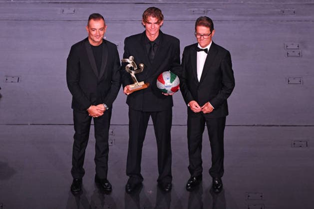 IPA88042429 - Nico Paz of Calcio 1907 is seen on stage during the AIC Gran Gala del Calcio on September 2, 2026, at La Scala theater in Milan, Italy  Copyright: xTizianoxBallabio IPAxSportx xx 88042429