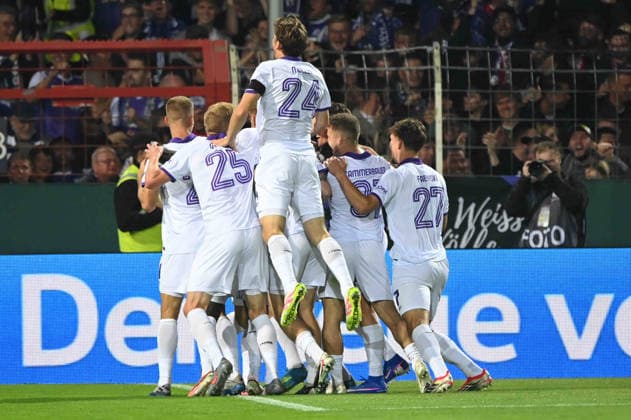 Torjubel VfL Osnabrueck nach dem Tor zum 1-0 durch Robin MEISSNER (Meißner, VfL Osnabrueck) Jubel, jubeln, Freude, cheers, Fussball DFB Pokal, 1. Hauptrunde, VfL Osnabrueck - FC Bayern Muenchen am 02.09.2026 im Stadion an der Bremer Bruecke Osnabrueck Deutschland. DFL DFB regulations prohibit any use of photographs as image sequences and or quasi-video Â