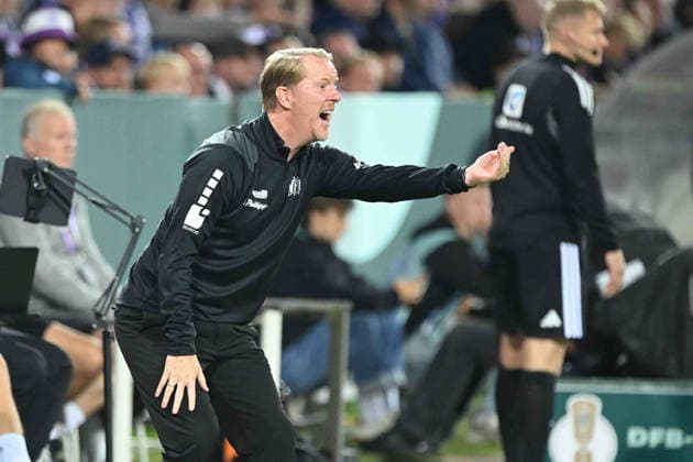 -osttr- gibt Anweisungen an seine Spieler,, Gestik, Geste, gestikuliert, Fussball DFB Pokal, 1. Hauptrunde, VfL Osnabrueck - FC Bayern Muenchen am 02.09.2026 im Stadion an der Bremer Bruecke Osnabrueck Deutschland. DFL DFB regulations prohibit any use of photographs as image sequences and or quasi-video Â