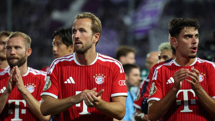 02.09.2026, xrekx, Fussball DFB Pokal 1.Runde, VfL Osnabrueck - FC Bayern München v.l. Harry Kane (FC Bayern Muenchen) Aleksandar Pavlovic (FC Bayern Muenchen) Mannschaft, Spieler, jubeln nach Spielende, Team, Player, celebrate at the end of the match Osnabrueck