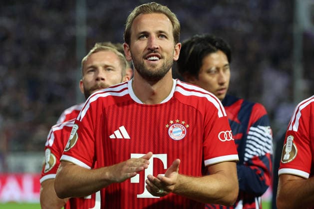 02.09.2026, xrekx, Fussball DFB Pokal 1.Runde, VfL Osnabrueck - FC Bayern München v.l. Harry Kane (FC Bayern Muenchen) Mannschaft, Spieler, jubeln nach Spielende, Team, Player, celebrate at the end of the match Osnabrueck