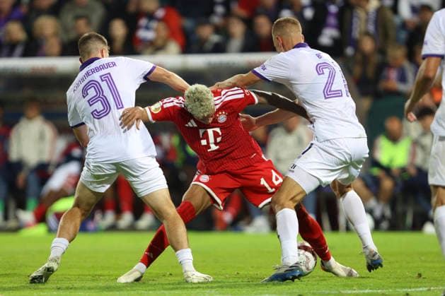 Patrick Kammerbauer (VfL Osnabrueck), Luis Diaz (FC Bayern Muenchen) und Adrian Beck (VfL Osnabrueck) im Zweikampf waehrend des DFB-Pokal Spiels zwichen VfL Osnabrueck v FC Bayern Muenchen, Bremer Bruecke am 02. September 2026 in Osnabrueck, Deutschland. (Foto von Oliver Kaelke DeFodi Images) +++ Patrick Kammerbauer (VfL Osnabrueck), Luis Diaz (FC Bayern Muenchen) und Adrian Beck (VfL Osnabrueck) battle for the ball during the DFB-Pokal match between VfL Osnabrueck v FC Bayern Muenchen at Bremer Bruecke on September 2, 2026 in Osnabrueck, Germany. (Photo by Oliver Kaelke DeFodi Images) (Photo by Oliver Kaelke DeFodi Images) -