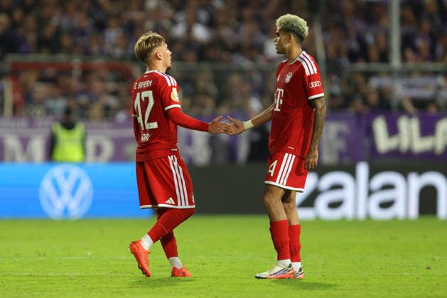 Lennart Karl (FC Bayern Muenchen) und Luis Diaz (FC Bayern Muenchen) Schlussjubel, jubelt nach dem 1:4 Sieg waehrend des DFB-Pokal Spiels zwichen VfL Osnabrueck v FC Bayern Muenchen, Bremer Bruecke am 02. September 2026 in Osnabrueck, Deutschland. (Foto von Oliver Kaelke DeFodi Images) +++ Lennart Karl (FC Bayern Muenchen) und Luis Diaz (FC Bayern Muenchen) celebrate after winning during the DFB-Pokal match between VfL Osnabrueck v FC Bayern Muenchen at Bremer Bruecke on September 2, 2026 in Osnabrueck, Germany. (Photo by Oliver Kaelke DeFodi Images) (Photo by Oliver Kaelke DeFodi Images) -