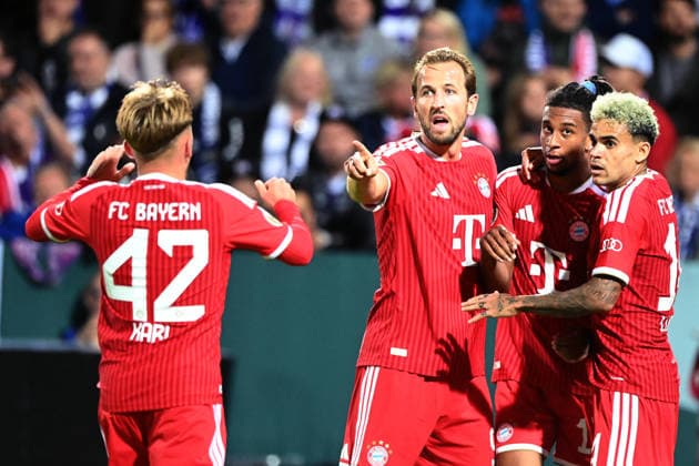 Michael OLISE (M) jubelt nach seinem Tor zum 1:3 mit LUIS DIAZ (M), Lennart KARL (M) und Harry KANE (M) Jubel, jubeln, Freude, cheers, Fussball DFB Pokal, 1. Hauptrunde, VfL Osnabrueck - FC Bayern Muenchen 1-4 am 02.09.2026 im Stadion an der Bremer Bruecke Osnabrueck Deutschland. DFL DFB regulations prohibit any use of photographs as image sequences and or quasi-video Â