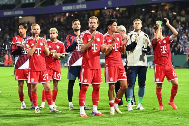 Schlussjubel, Jubel, jubeln, Freude, cheers, FC Bayern Muenchen Fussball DFB Pokal, 1. Hauptrunde, VfL Osnabrueck - FC Bayern Muenchen 1-4- am 02.09.2026 im Stadion an der Bremer Bruecke Osnabrueck Deutschland. DFL DFB regulations prohibit any use of photographs as image sequences and or quasi-video Â