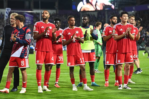 Schlussjubel, Jubel, jubeln, Freude, cheers, FC Bayern Muenchen Fussball DFB Pokal, 1. Hauptrunde, VfL Osnabrueck - FC Bayern Muenchen 1-4- am 02.09.2026 im Stadion an der Bremer Bruecke Osnabrueck Deutschland. DFL DFB regulations prohibit any use of photographs as image sequences and or quasi-video Â
