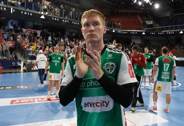 02.09.2026 - Handball - 1. Bundesliga OPEL HBL - Saison 2026 2027 - 02. Spieltag: HC Erlangen Metropolregion Nürnberg HCE - TSV Hannover-Burgdorf ( Die Recken ) - DaMa - xdaxmax - Jonathan Edvardsson (26, TSV Hannover-Burgdorf ) applaudiert klatscht in die Hände nach Spielende Zuschauer Publikum Fans zu