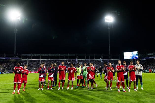 OSNABRUECK, GERMANY - SEPTEMBER 02: Players of FC Bayern Muenchen celebrate the win with their fans after the DFB Pokal match between VfL Osnabrueck vs. FC Bayern Muenchen at Bremer Bruecke on matchday 1 of the DFB Pokal on September 02, 2026 in Osnabrueck, Germany. DFB REGULATIONS PROHIBIT ANY USE OF PHOTOGRAPHS AS IMAGE SEQUENCES AND OR QUASI-VIDEO. Lower Saxony Germany Copyright: xSteffiexWunderlx