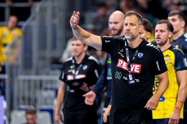 Maik Machulla (Trainer, Cheftrainer, RNL), gibt Anweisungen, gestikuliert, mit den Armen gestikulieren, Einzelbild, Einzelfoto, Aktion, Action, 02.09.2026, Mannheim (Deutschland), Handball, Bundesliga, Rhein-Neckar Löwen - VfL Gummersbach
