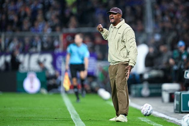 DFB Pokal - 26 27 - VfL Osnabrück - FC Bayern München am 02.09.2026 an der Bremer Brücke in Osnabrück Trainer Vincent Kompany (Bayern Muenchen) gibt lautstark Anweisungen