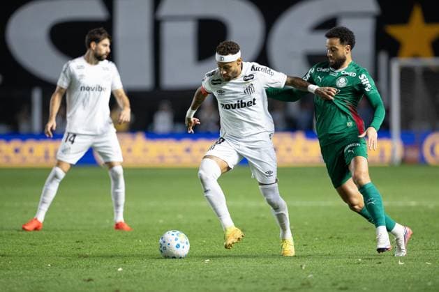 SANTOS, BRAZIL - SEPTEMBER 02: Santos?s midfielder 10 Neymar Jr runs with the ball during a Copa do Brasil match between Santos FC vs Palmeiras, round 8, second leg at the Stadium Urbano Caldeira in Santos, Brazil. (Photo by Leo Barrilari Sports Press Photo) Copyright: xLeoxBarrilari SportsxPressxPhotox Sportspressphoto_SPR222558