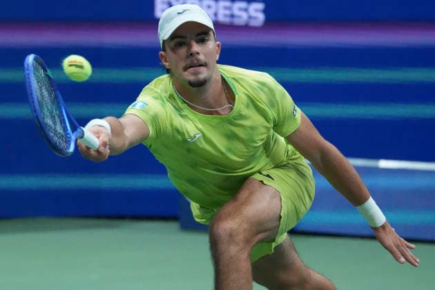Jaime Faria of Portugal returns a ball against Carlos Alcaraz during a second-round match at the US Open at Arthur Ashe Stadium in New York, USA, 02 September 2026. US Open: Carlos Alcaraz vs Jaime Faria !ACHTUNG: NUR REDAKTIONELLE NUTZUNG!  Copyright: xÁngelxColmenaresx AME4107 20260903-55021290011_1