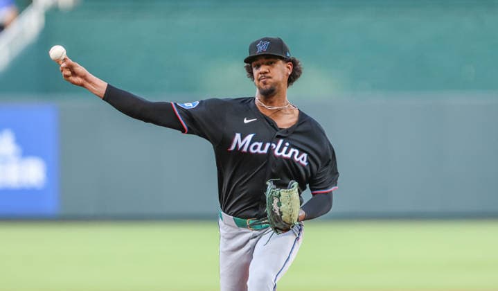 SEP 2, 2026: Miami Marlins starting pitcher Eury Po rez (39) warms up before the game against the Kansas City Royals at Kauffman Stadium Kansas City, MO. CSM MLB, Baseball Herren, USA 2026: Marlins Vs Royals Sep 2nd  - ZUMAc04_ 20260902_zma_c04_023 Copyright: xRomanxPunox