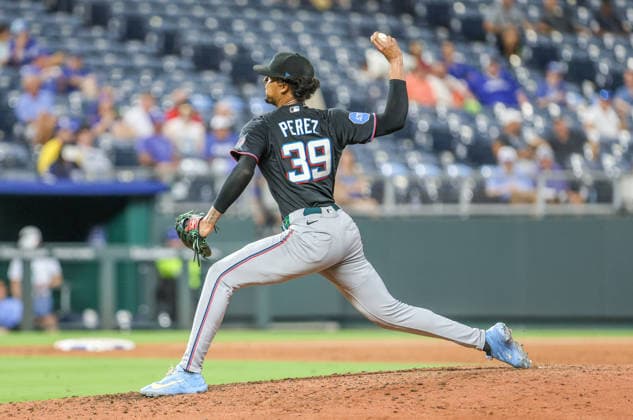 SEP 2, 2026: Miami Marlins starting pitcher Eury Po rez (39) throws a pitch in the 5th inning against the Kansas City Royals at Kauffman Stadium Kansas City, MO. CSM MLB, Baseball Herren, USA 2026: Marlins Vs Royals Sep 2nd  - ZUMAc04_ 20260902_zma_c04_050 Copyright: xRomanxPunox