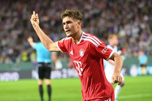 Tom BISCHOF (M) jubelt nach seinem Tor zum 1:2, Jubel, jubeln, Freude, cheers, Fussball DFB Pokal, 1. Hauptrunde, VfL Osnabrueck - FC Bayern Muenchen am 02.09.2026 im Stadion an der Bremer Bruecke Osnabrueck Deutschland. DFL DFB regulations prohibit any use of photographs as image sequences and or quasi-video Â