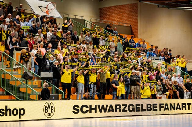 Dortmund, 02.09.2026, Handball, Damen, Bundesliga, 2. Spielatg, BVB Borussia Dortmund - Union Neckarsulm Fans des BVB singen vor dem Spiel