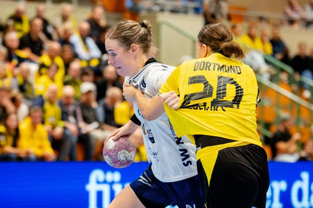 Dortmund, 02.09.2026, Handball, Damen, Bundesliga, 2. Spielatg, BVB Borussia Dortmund - Union Neckarsulm Annefleur Bruggeman (Sport-Union Neckarsulm, 11) im Zweikampf mit Merel Freriks (BVB, 20)