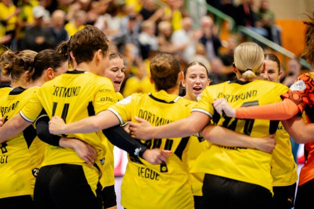 Dortmund, 02.09.2026, Handball, Damen, Bundesliga, 2. Spielatg, BVB Borussia Dortmund - Union Neckarsulm Die Mannschaft feiert den Sieg hüpfend im Kreis