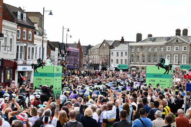 2026 Lloyds Tour of Britain Men Picture by Simon Wilkinson SWpix.com - 03 09 2026 - Cycling - UCI ProSeries - 2026 Lloyds Tour of Britain Men - Stage 2: Boston to Skegness (181.1km) - The Peloton roll out of Boston Copyright: x xSWpix.comx(t axPhotographyxHubxLtd)xSimonxWilkinson SWpix.comx SWP-3030-21894