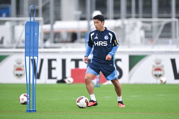 Hee-chan Hwang (FC Schalke 04), Hwang Hee-Chan 03.09.2026, Fussball 1. Bundesliga, Saison 2026 2027, Training FC Schalke 04 Gelsenkirchen Trainingsgelände Nordrhein Westfalen Deutschland *** Hee Chan Hwang, FC Schalke 04, Hwang Hee Chan, September 3, 2026, Soccer, Bundesliga 1, 2026–2027 Season, FC Schalke 04 Training, Gelsenkirchen, Training Facility, North Rhine-Westphalia, Germany Team2