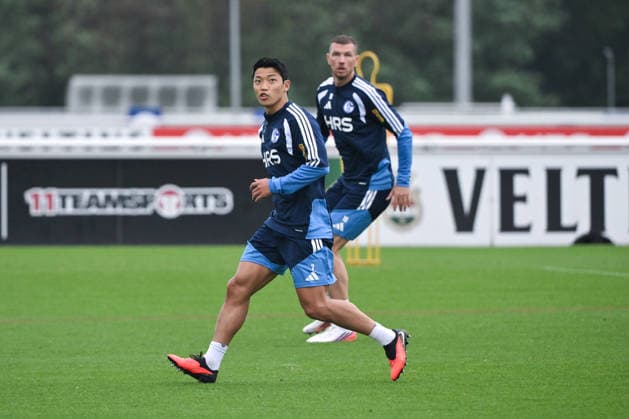 Hee-chan Hwang (FC Schalke 04), Hwang Hee-Chan, Edin Dzeko (FC Schalke 04), v.li. 03.09.2026, Fussball 1. Bundesliga, Saison 2026 2027, Training FC Schalke 04 Gelsenkirchen Trainingsgelände Nordrhein Westfalen Deutschland *** Hee-chan Hwang, FC Schalke 04; Hwang Hee-chan, Edin Dzeko, FC Schalke 04; from left, September 3, 2026; Soccer, Bundesliga 1, 2026–2027 season, FC Schalke 04 training session in Gelsenkirchen, training facility in North Rhine-Westphalia, Germany Team2