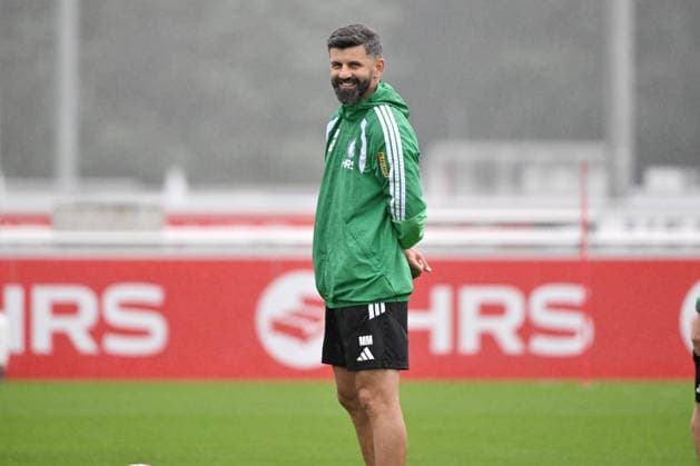 Trainer Miron Muslic (FC Schalke 04) 03.09.2026, Fussball 1. Bundesliga, Saison 2026 2027, Training FC Schalke 04 Gelsenkirchen Trainingsgelände Nordrhein Westfalen Deutschland *** Coach Miron Muslic, FC Schalke 04, September 9, 2026; Soccer, Bundesliga 1; 2026–2027 Season; FC Schalke 04 Training, Gelsenkirchen; Training Facility, North Rhine-Westphalia, Germany Team2