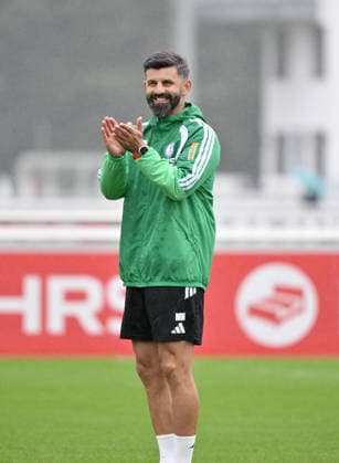 Trainer Miron Muslic (FC Schalke 04) 03.09.2026, Fussball 1. Bundesliga, Saison 2026 2027, Training FC Schalke 04 Gelsenkirchen Trainingsgelände Nordrhein Westfalen Deutschland *** Coach Miron Muslic, FC Schalke 04, September 9, 2026; Soccer, Bundesliga 1; 2026–2027 Season; FC Schalke 04 Training, Gelsenkirchen; Training Facility, North Rhine-Westphalia, Germany Team2