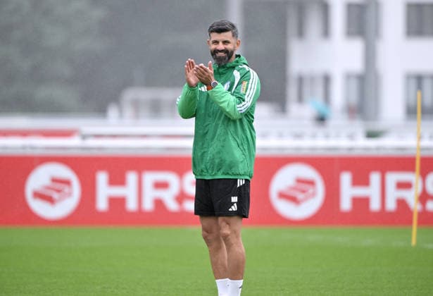 Trainer Miron Muslic (FC Schalke 04) 03.09.2026, Fussball 1. Bundesliga, Saison 2026 2027, Training FC Schalke 04 Gelsenkirchen Trainingsgelände Nordrhein Westfalen Deutschland *** Coach Miron Muslic, FC Schalke 04, September 9, 2026; Soccer, Bundesliga 1; 2026–2027 Season; FC Schalke 04 Training, Gelsenkirchen; Training Facility, North Rhine-Westphalia, Germany Team2