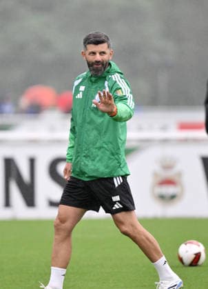 Trainer Miron Muslic (FC Schalke 04) 03.09.2026, Fussball 1. Bundesliga, Saison 2026 2027, Training FC Schalke 04 Gelsenkirchen Trainingsgelände Nordrhein Westfalen Deutschland *** Coach Miron Muslic, FC Schalke 04, September 9, 2026; Soccer, Bundesliga 1; 2026–2027 Season; FC Schalke 04 Training, Gelsenkirchen; Training Facility, North Rhine-Westphalia, Germany Team2
