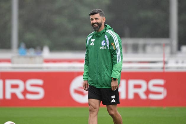 Trainer Miron Muslic (FC Schalke 04) 03.09.2026, Fussball 1. Bundesliga, Saison 2026 2027, Training FC Schalke 04 Gelsenkirchen Trainingsgelände Nordrhein Westfalen Deutschland *** Coach Miron Muslic, FC Schalke 04, September 9, 2026; Soccer, Bundesliga 1; 2026–2027 Season; FC Schalke 04 Training, Gelsenkirchen; Training Facility, North Rhine-Westphalia, Germany Team2
