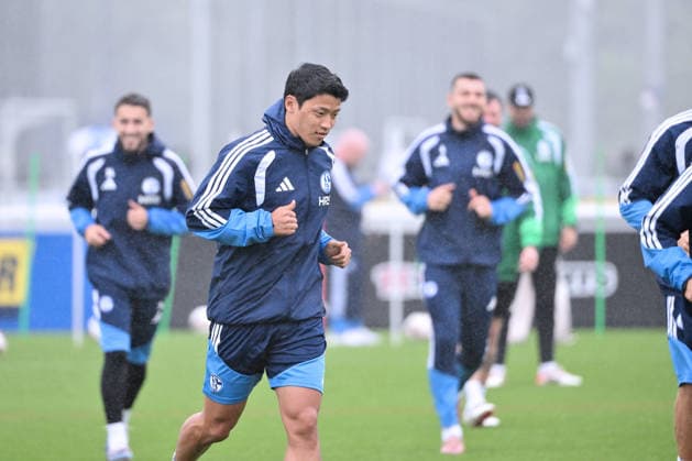 Hee-chan Hwang (FC Schalke 04), Hwang Hee-Chan 03.09.2026, Fussball 1. Bundesliga, Saison 2026 2027, Training FC Schalke 04 Gelsenkirchen Trainingsgelände Nordrhein Westfalen Deutschland *** Hee-chan Hwang, FC Schalke 04, Hwang Hee-chan, September 3, 2026, Soccer, Bundesliga 1, 2026–2027 Season, FC Schalke 04 Training, Gelsenkirchen, Training Facility, North Rhine-Westphalia, Germany Team2