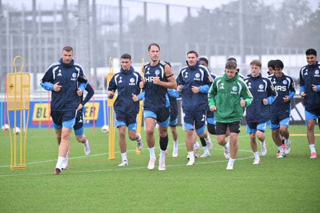 Edin Dzeko (FC Schalke 04), Dejan Ljubicic (FC Schalke 04), Nikola Katic (FC Schalke 04), Maximilian Wöber (FC Schalke 04), vorne v.li. 03.09.2026, Fussball 1. Bundesliga, Saison 2026 2027, Training FC Schalke 04 Gelsenkirchen Trainingsgelände Nordrhein Westfalen Deutschland *** Edin Dzeko, FC Schalke 04; Dejan Ljubicic, FC Schalke 04; Nikola Katic, FC Schalke 04; Maximilian Wöber, FC Schalke 04; front row, from left: September 3, 2026, Soccer, Bundesliga 1, 2026–2027 season, FC Schalke 04 training session in Gelsenkirchen, training facility in North Rhine-Westphalia, Germany Team2