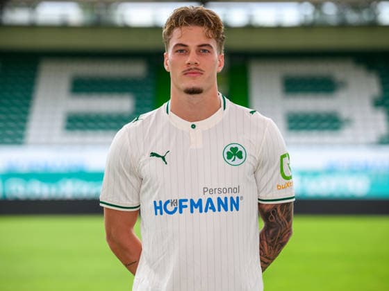 03.09.2026 - SpVgg Greuther Fürth ( Kleeblatt Spielvereinigung ) - 2. BL Fussball Bundesliga - Saison 2026 2027 - Neuzugänge - Fototermin Porträttermin Vorstellung Präsentation Pressetermin - - Einzelbild Einzelfoto Portrait Porträt Kopfbild - Loris Giandomenico (20, SpVgg Greuther Fürth ) *** September 3, 2026 SpVgg Greuther Fürth Kleeblatt Spielvereinigung 2 Bundesliga Soccer Season 2026–2027 New Signings Photo Shoot Portrait Session Introduction Presentation Press Conference Single Image Individual Photo Portrait Headshot Loris Giandomenico 20, SpVgg Greuther Fürth