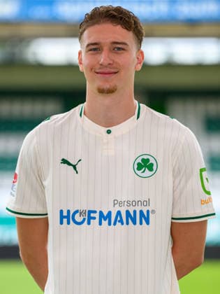 03.09.2026 - SpVgg Greuther Fürth ( Kleeblatt Spielvereinigung ) - 2. BL Fussball Bundesliga - Saison 2026 2027 - Neuzugänge - Fototermin Porträttermin Vorstellung Präsentation Pressetermin - - Einzelbild Einzelfoto Portrait Porträt Kopfbild - Elias Benkara (4, SpVgg Greuther Fürth ) *** September 3, 2026 SpVgg Greuther Fürth Kleeblatt Spielvereinigung 2nd Division Soccer Bundesliga 2026–2027 Season New Signings Photo Shoot Portrait Session Introduction Presentation Press Conference Single Image Individual Photo Portrait Headshot Elias Benkara 4, SpVgg Greuther Fürth