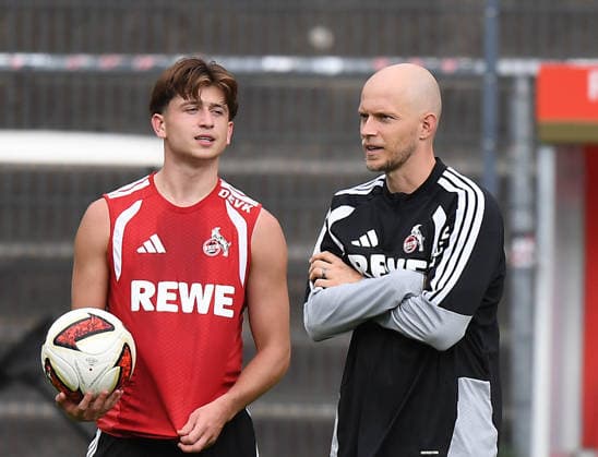 03.09.2026 xophax, Fussball-Bundesliga ,1.FC Köln 1.FC Köln, Saison 2026 2027 , Fussball-Bundesliga Training am Geissbockheim . Abschlusstraining vor dem Spiel gegen den VFB Stuttgart. Mikey Moore , links ( 1.FC Köln ) mit Trainer Rene Wagner , rechts ( 1.FC Köln ) Köln *** September 3, 2026 xophax, Bundesliga, 1. FC Köln, 1. FC Köln, 2026–2027 season, German Bundesliga Training at Geissbockheim Final training session before the match against VFB Stuttgart Mikey Moore, left: 1 FC Köln with coach Rene Wagner, right: 1 FC Köln Cologne