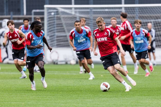 COLOGNE, GERMANY - SEPTEMBER 03: Isak Johannesson (1. FC Koeln, 8) controls the ball against Gideon Mensah (1. FC Koeln, 14) during a training session of season 2026 27 at Geissbockheim on September 03, 2026 in Cologne, Germany. North Rhine Westphalia Germany Copyright: xSteffiexWunderlx