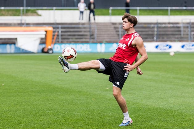 COLOGNE, GERMANY - SEPTEMBER 03: Mikey Moore (1. FC Koeln, 47) controls the ball during a training session of season 2026 27 at Geissbockheim on September 03, 2026 in Cologne, Germany. North Rhine Westphalia Germany Copyright: xSteffiexWunderlx