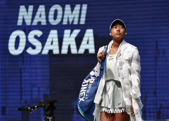 Naomi Osaka betritt den Platz in einem weissen Kleid US Open Championships, Billie Jean King National Tennis Center, Flushing Meadows, New York, USA Copyright: xJuergenxHasenkopfx