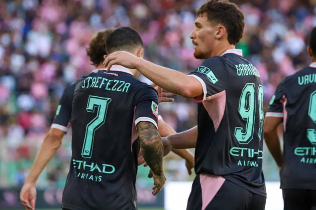 IPA88073354 - Alessandro Gabrielloni (Palermo F.C.) hugs Gabriel Strefezza (Palermo F.C.) after he scores a goal during the Coppa Italia Round of 16 match between Palermo F.C. and Mantova 1911 at the Renzo Barbera Stadium in Palermo, Italy, on September 3, 2026.  Copyright: xVincenzoxOrlando IPAxSportx xx 88073354