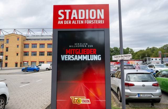 Fußball, Herren, Saison 2026 2027, 1. Bundesliga, 1. FC Union Berlin, Ordentliche Mitgliederversammlung im Stadion An der Alten Försterei, im Bild: Hinweisschild, 03.09.2026, *** Soccer, Men s, 2026–2027 Season, Bundesliga 1, 1. FC Union Berlin, Annual General Meeting at the An der Alten Försterei Stadium, sign shown in the photo, September 3, 2026, Copyright: xMatthiasxKochx