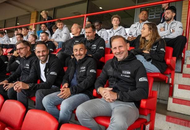 Fußball, Herren, Saison 2026 2027, 1. Bundesliga, 1. FC Union Berlin, Ordentliche Mitgliederversammlung im Stadion An der Alten Försterei, im Bild: v. rechts Trainer Mauro Lustrinelli (1. FC Union Berlin), Co-Trainer Sascha Stauch (1. FC Union), Co-Trainer Enrico Schirinzi (1. FC Union), Co-Trainer Sebastian Bönig (1. FC Union) auf der Tribüne, 03.09.2026, *** Soccer, Men s, 2026–2027 Season, Bundesliga 1, 1. FC Union Berlin, Annual General Meeting at the An der Alten Försterei Stadium; pictured from the right: Head Coach Mauro Lustrinelli (1. FC Union Berlin), Assistant Coach Sascha Stauch (1. FC Union Berlin), Assistant Coach Enrico Schirinzi (1. FC Union Berlin), and Assistant Coach Sebastian Bönig (1. FC Union Berlin) in the stands, September 3, 2026, Copyright: xMatthiasxKochx