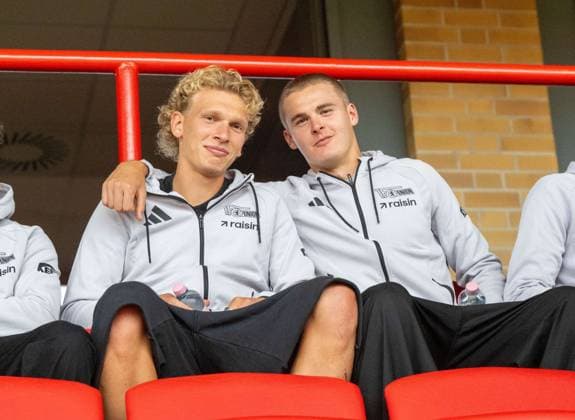 Fußball, Herren, Saison 2026 2027, 1. Bundesliga, 1. FC Union Berlin, Ordentliche Mitgliederversammlung im Stadion An der Alten Försterei, im Bild: v. l. Leopold Querfeld (1. FC Union Berlin), Tom Rothe (1. FC Union Berlin) auf der Tribüne, 03.09.2026, *** Soccer, Men s, 2026–2027 Season, Bundesliga 1, 1. FC Union Berlin, Annual General Meeting at the An der Alten Försterei Stadium; pictured from left: Leopold Querfeld (1. FC Union Berlin) and Tom Rothe (1. FC Union Berlin) in the stands, September 3, 2026, Copyright: xMatthiasxKochx
