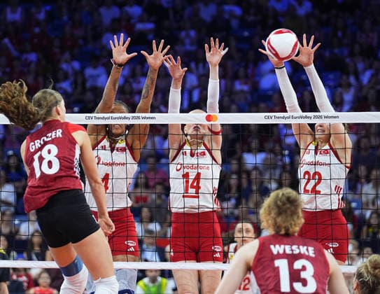 Turkiye v Germany - CEV EuroVolley 2026 ISTANBUL, TURKIYE - SEPTEMBER 3: Eda Erdem Dundar (14), Ilkin Aydin (22) and Melissa Teresa Vargas (4) of Turkiye in action against Leana Grozer (18) of Germany during the CEV Women s European Volleyball Championship quarterfinal match between Turkiye and Germany at Sinan Erdem Sports Hall in Istanbul, Turkiye, on September 3, 2026. Esra Bilgin Anadolu Istanbul Turkey. Editorial use only. Please get in touch for any other usage.  Copyright: x2026xAnadoluxEsraxBilginx