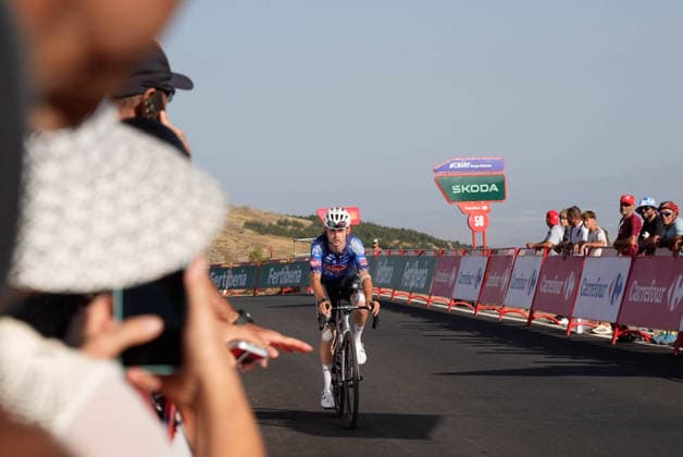 RECORD DATE NOT STATED Los corredores llegan a la meta de el Calar Alto donde hoy ha terminado la duodÃ cima etapa de la Vuelta a Espana 2026 A 3 de septiembre de 2026 en Gergal, Almeria (Andalucia, Espana). Andalucia recibe al peloton de La Vuelta 26 con una exigente jornada de montana marcada por las ascensiones a Velefique y Calar Alto, un recorrido que puede resultar decisivo para los principales favoritos de la carrera. 03 SEPTIEMBRE 2026 Europa Press 03 09 2026 MarianxLeon  x0865795744stx