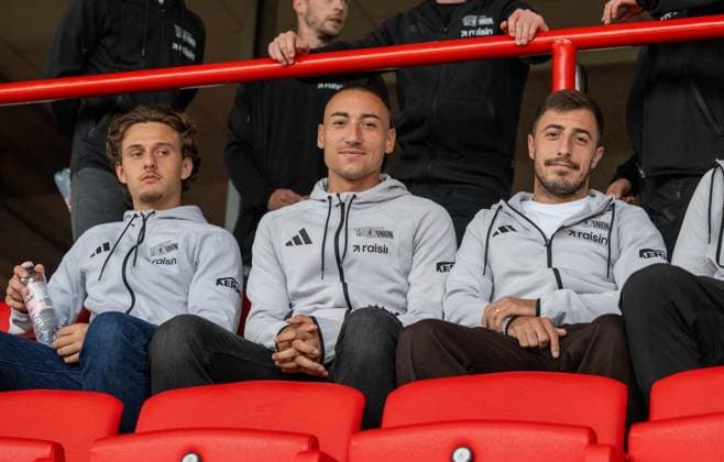 Fußball, Herren, Saison 2026 2027, 1. Bundesliga, 1. FC Union Berlin, Ordentliche Mitgliederversammlung im Stadion An der Alten Försterei, im Bild: v. l. Duje Sliskovic (1. FC Union Berlin), Marin Ljubicic (1. FC Union Berlin), Josip Juranovic (1. FC Union Berlin) auf der Tribüne, 03.09.2026, *** Soccer, Men s, 2026–2027 Season, Bundesliga 1, 1. FC Union Berlin, Annual General Meeting at the An der Alten Försterei Stadium; pictured from left: Duje Sliskovic (1. FC Union Berlin), Marin Ljubicic (1. FC Union Berlin), and Josip Juranovic (1. FC Union Berlin) in the stands, September 3, 2026, Copyright: xMatthiasxKochx
