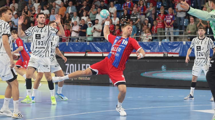 Bietigheim , Handball Opel-HBL , SG BBM Bietigheim vs. THW Kiel , Fabian Wiederstein ( BBM )