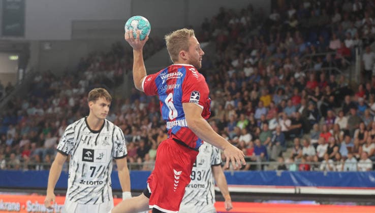 Bietigheim , Handball Opel-HBL , SG BBM Bietigheim vs. THW Kiel , Lukas Wucherpfennig ( BBM )